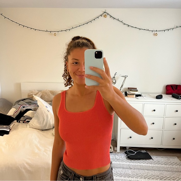 Aritzia Babaton Sculpt Knit orange/salmon - Picture 4 of 7